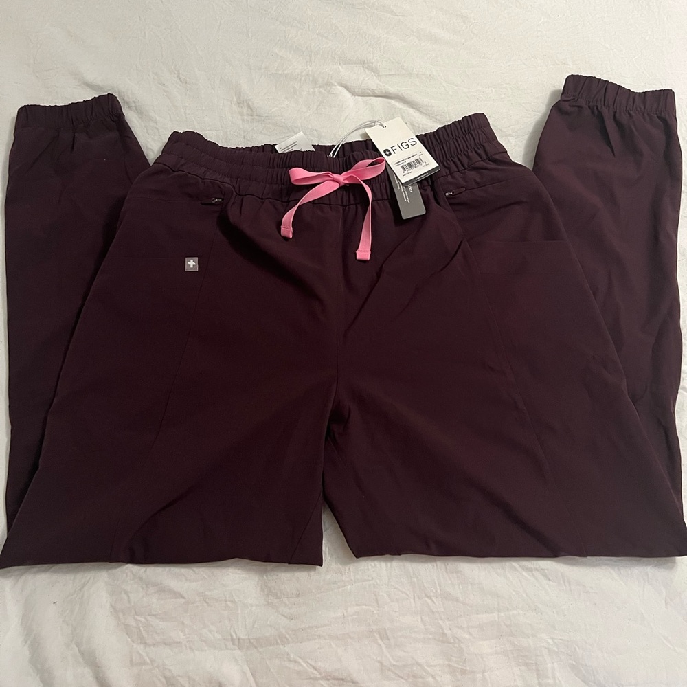 NWT! FIGS MEDIUM PEITE ALEXANDRA JOGGER FIONLITE MATERIAL! DARK FIG